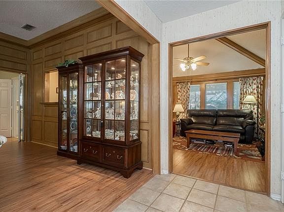 2nd image of 1109 Sandy Creek Dr
