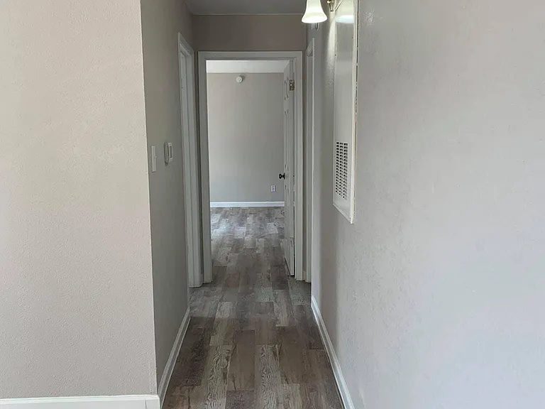 The Summit Apartments — Photo 21