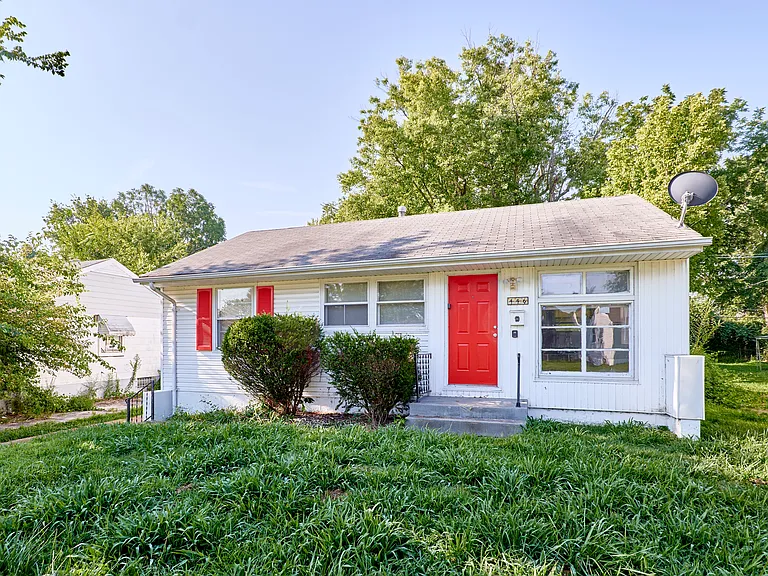 446 Cameron Rd — Photo 3