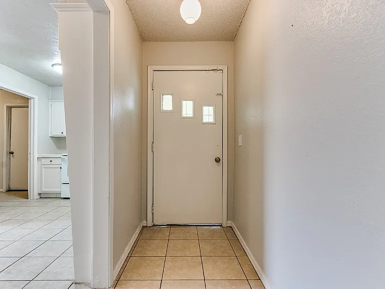 8814 NE 13th St — Photo 14