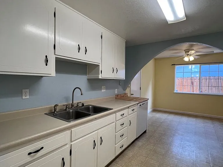 575 Bonnie Ave — Photo 14