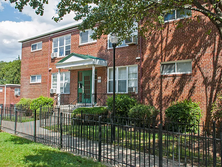 Pleasant Hills Village — Photo 16