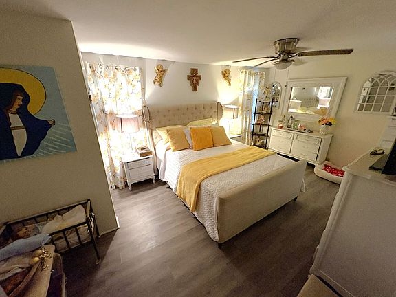 2nd image of 3056 Meetinghouse Ln #3056