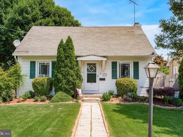 2137 Ripley St, Philadelphia, PA 19152