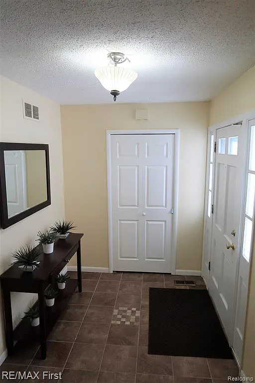 4 bed, 2.5 bath, 2171 sqft, $2,500 — Photo 3