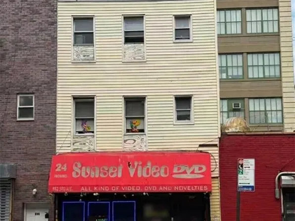 952 3rd Ave, Brooklyn, NY 11232