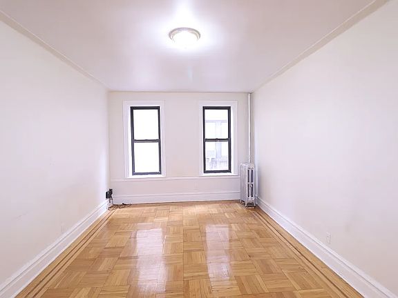 2nd image of 11921 Metropolitan Ave APT 2E