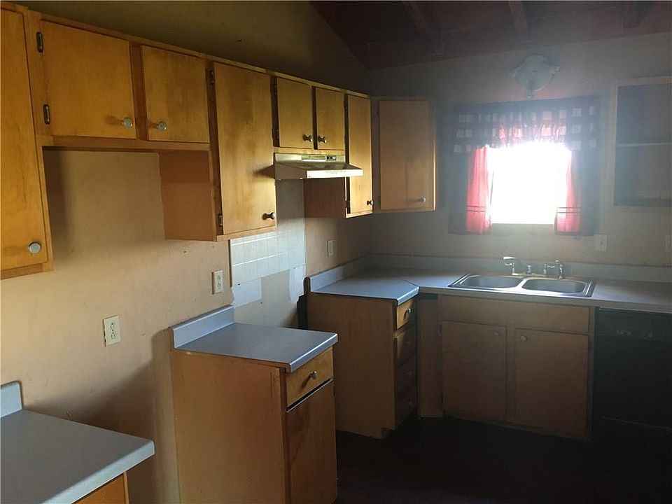 2nd image of 256 Walker Creek Rd