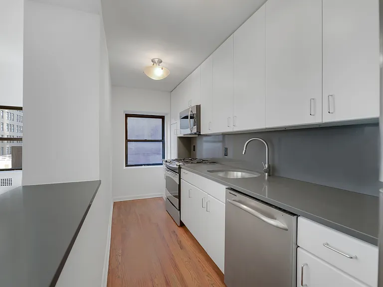 121 Madison Ave #12E — Photo 1