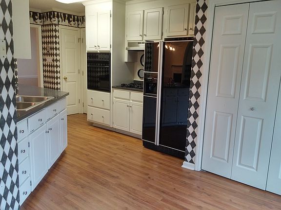 2nd image of 104 Dixie Cir