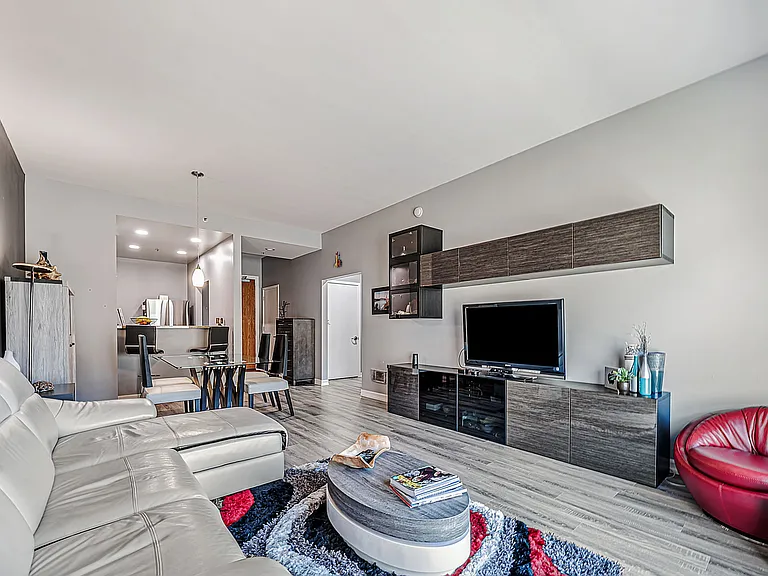 1 Mandalay Pl #1808 — Photo 2