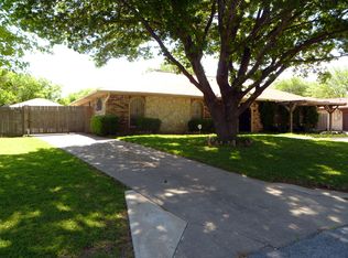 400 Ida Bess Dr, Desoto, TX 75115
