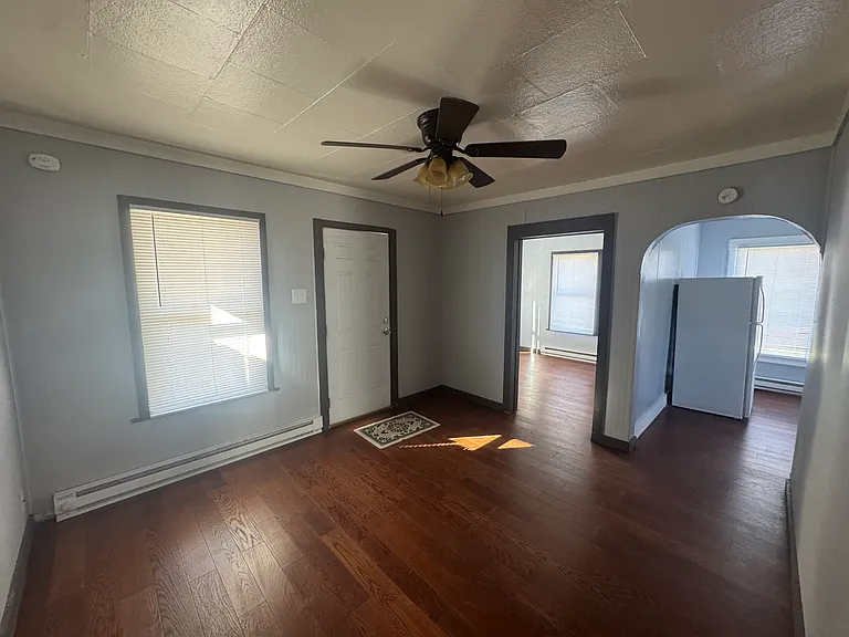 515 W 2nd St — Photo 8