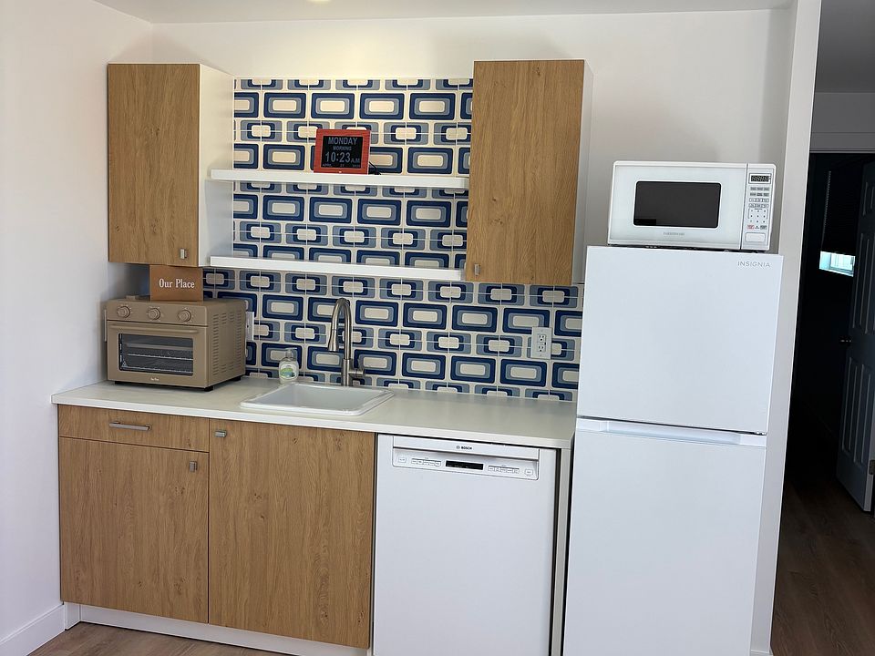 Designer tiles, IKEA cabinetry, BOSCH dishwasher, new MY LITTLE OVEN, microwave and refrigerator/freezer