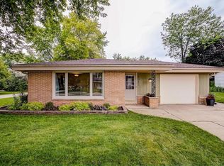 8087 S 58th St, Franklin, WI 53132