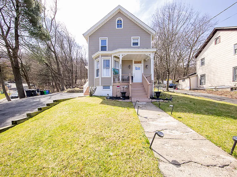 325 Westside Ave — Photo 23