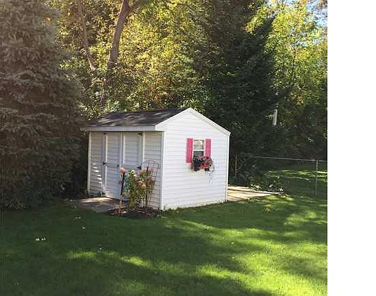 4th image of 60 Glendale Ter