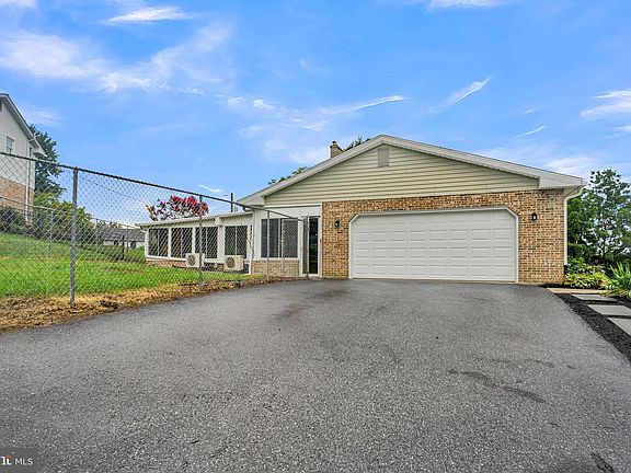 3rd image of 3922 Cherylbrook Dr