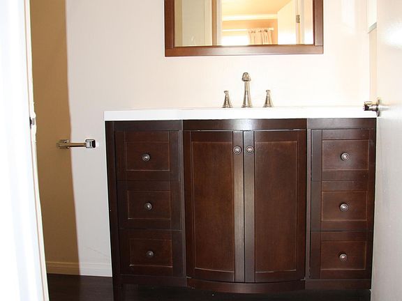 4th image of 516 N Oxford Ave APT 3