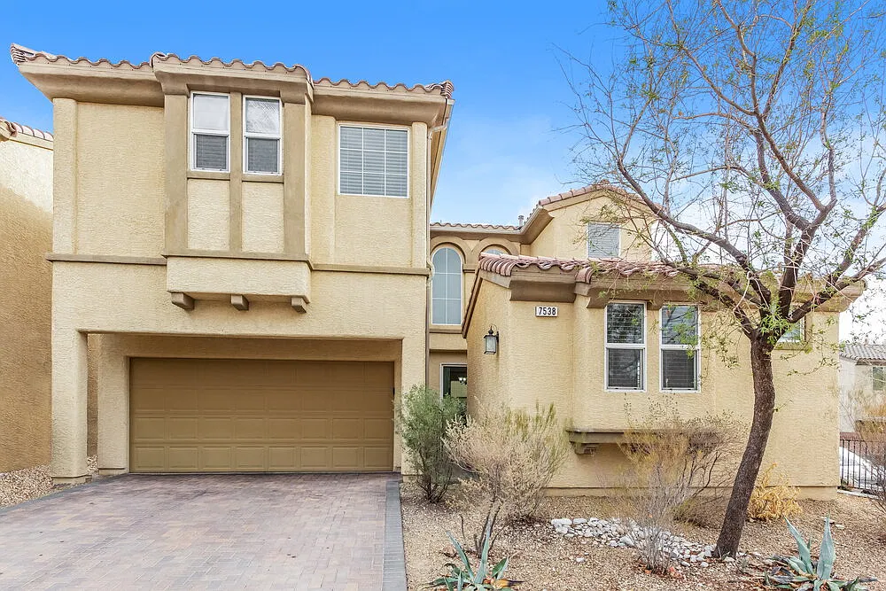 3 bed, 2.5 bath, 1804 sqft, $3,330 — Photo 1
