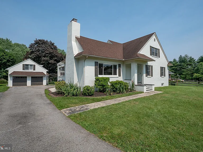 353 S Old Middletown Rd — Photo 2