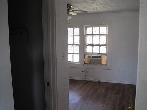 Middle bedroom