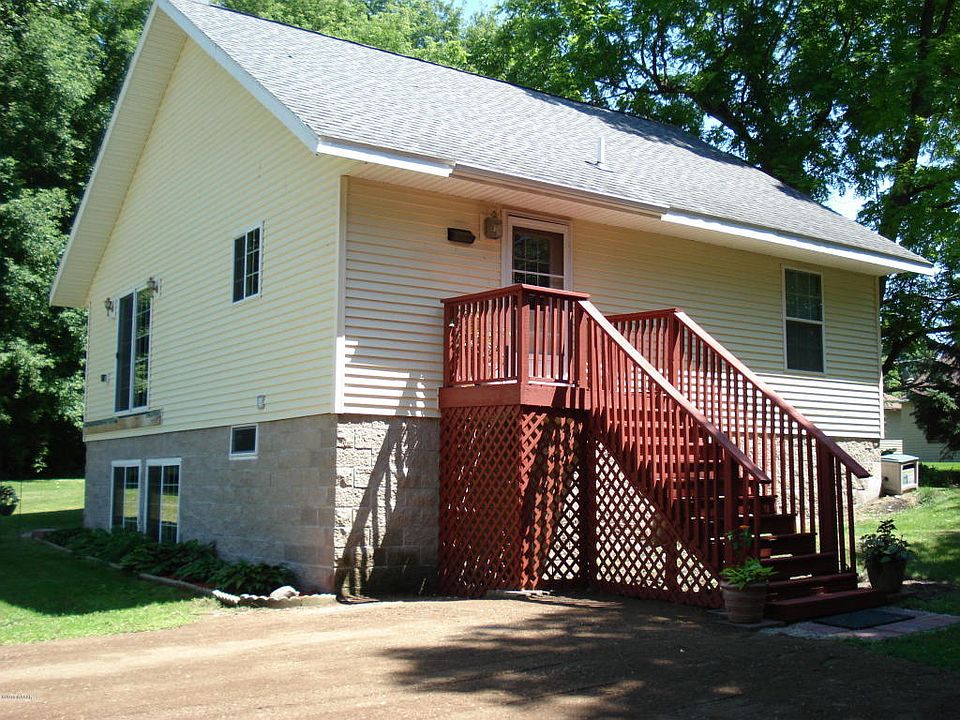 1st image of 420 3rd Ave SE