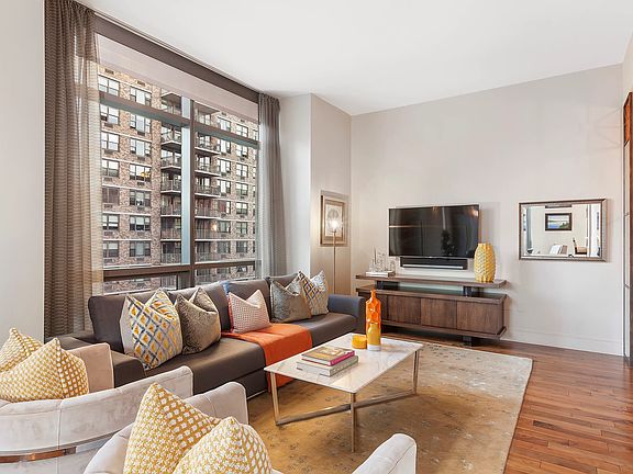 4th image of 300 E 79th St APT 12B
