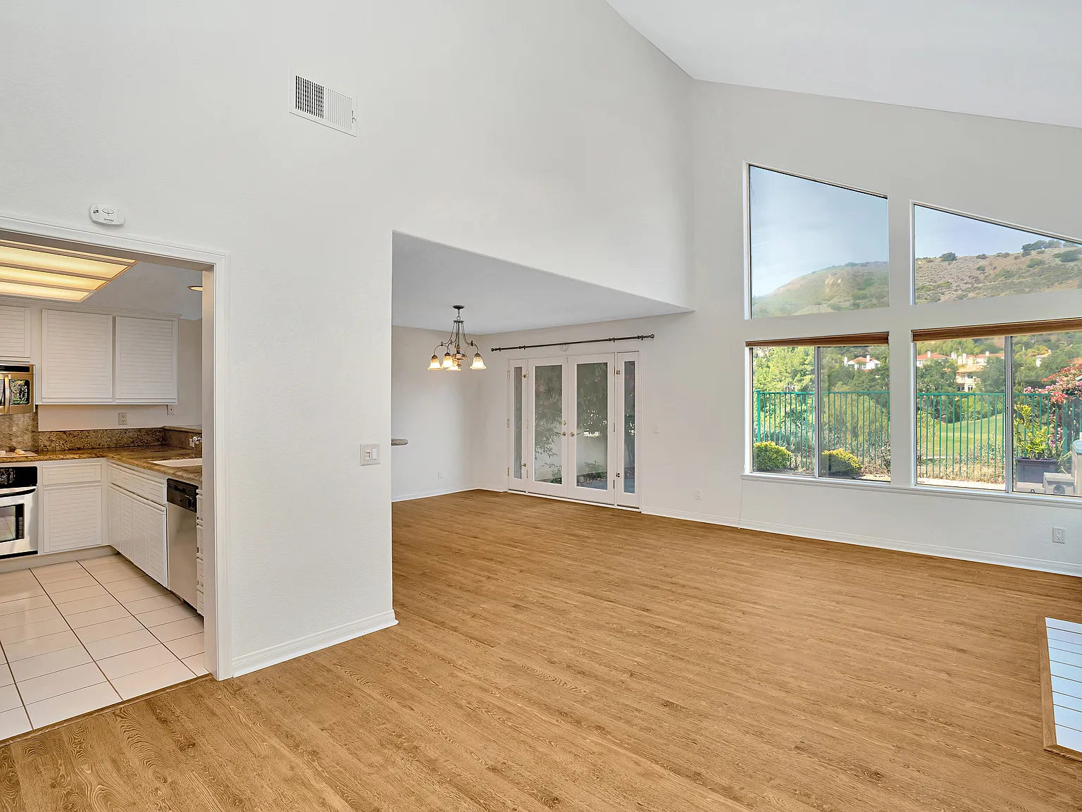 3 bed, 2.5 bath, 1581 sqft, $5,500 — Photo 4