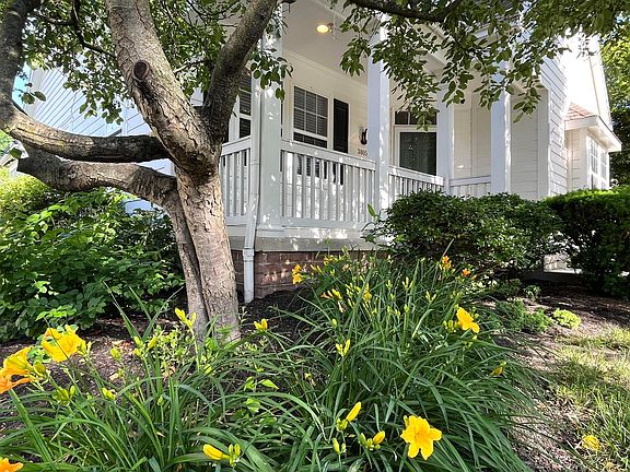 4th image of 3805 Bentworth Ln #104