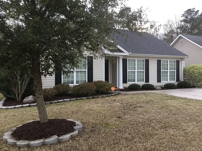 712 Keyes Dr — Photo 1