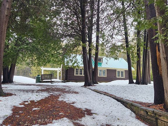 3rd image of 18 Stokes River Rd