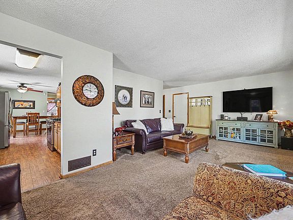 2nd image of 7619 Meadowmoor Dr NE
