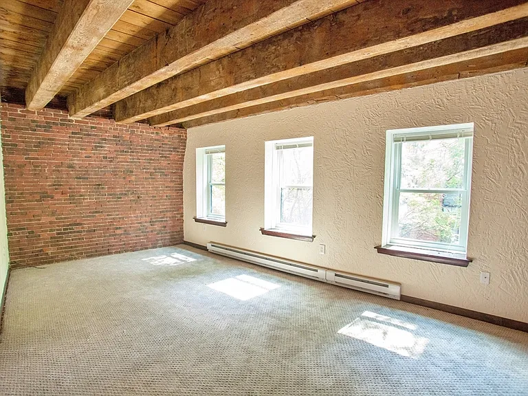 146 Commercial St #4 — Photo 2
