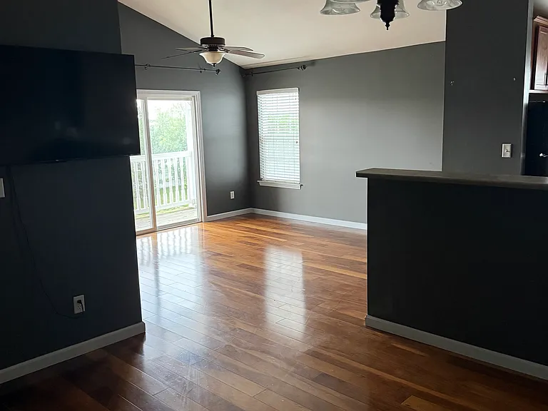 6301 Spring Creek Ln — Photo 8