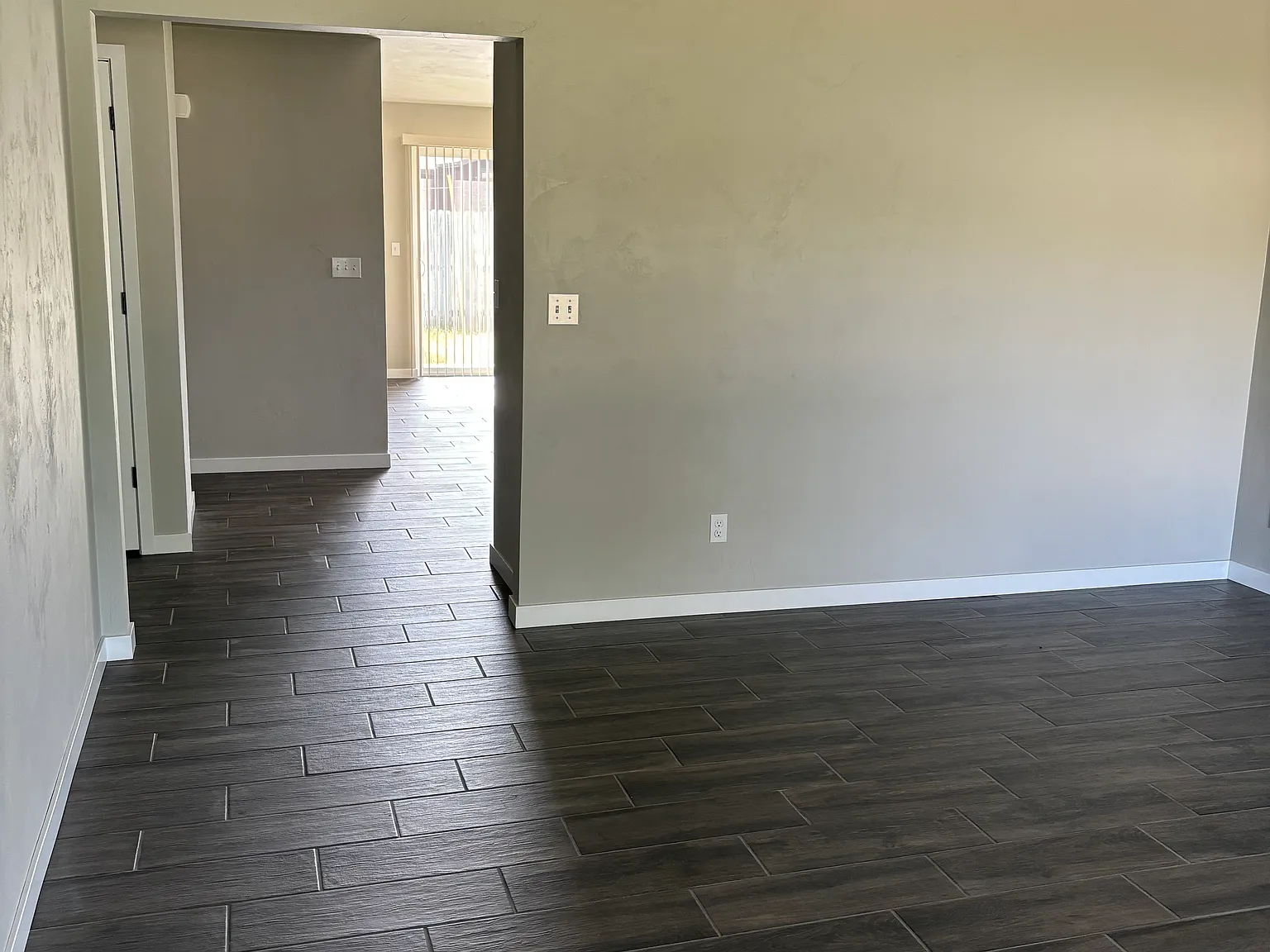 2 bed, 1200 sqft, $1,550 — Photo 2