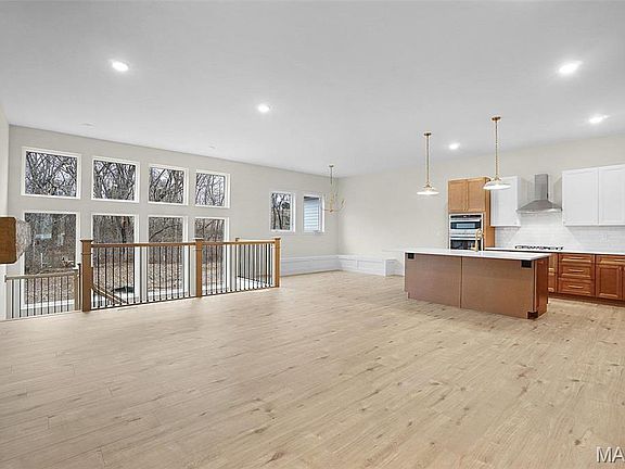 4th image of 69 Clare Ct #69