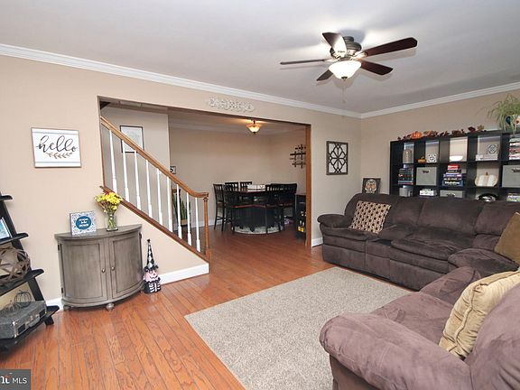 4th image of 748 Garrison Ct