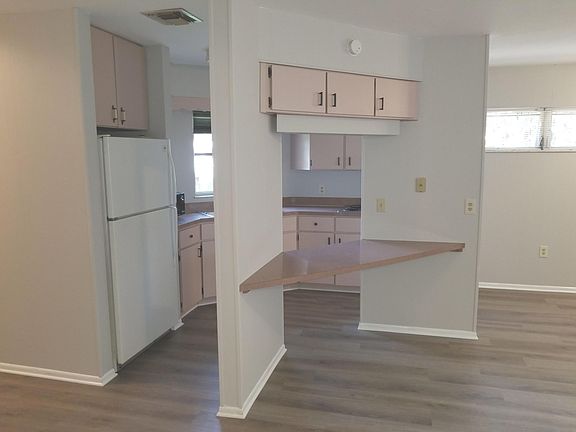 4th image of 117 E Coleman Cir #Studio