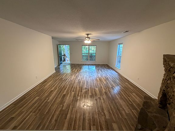 3rd image of 108 Smithsonia Rd