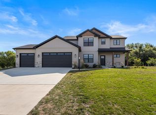 104 Shady Ln, Monticello, IL 61856