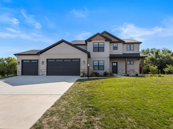 104 Shady Ln, Monticello, IL 61856