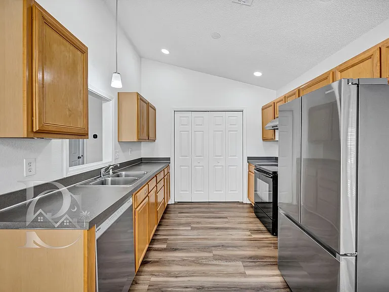 112 Ivy Garden Ln — Photo 10