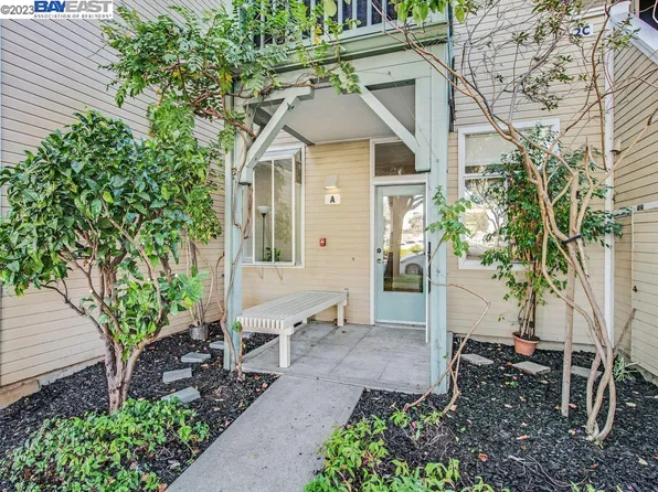 101 Blossom Cir Unit A, San Mateo, CA 94403