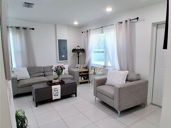 2nd image of 475 N Lindero St