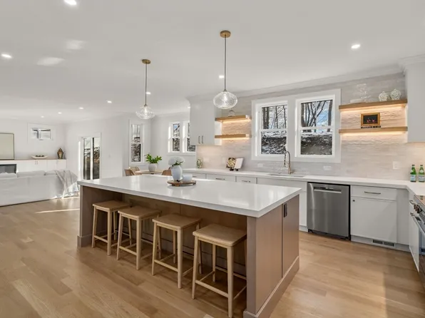 72 Valley Rd, Needham, MA 02492