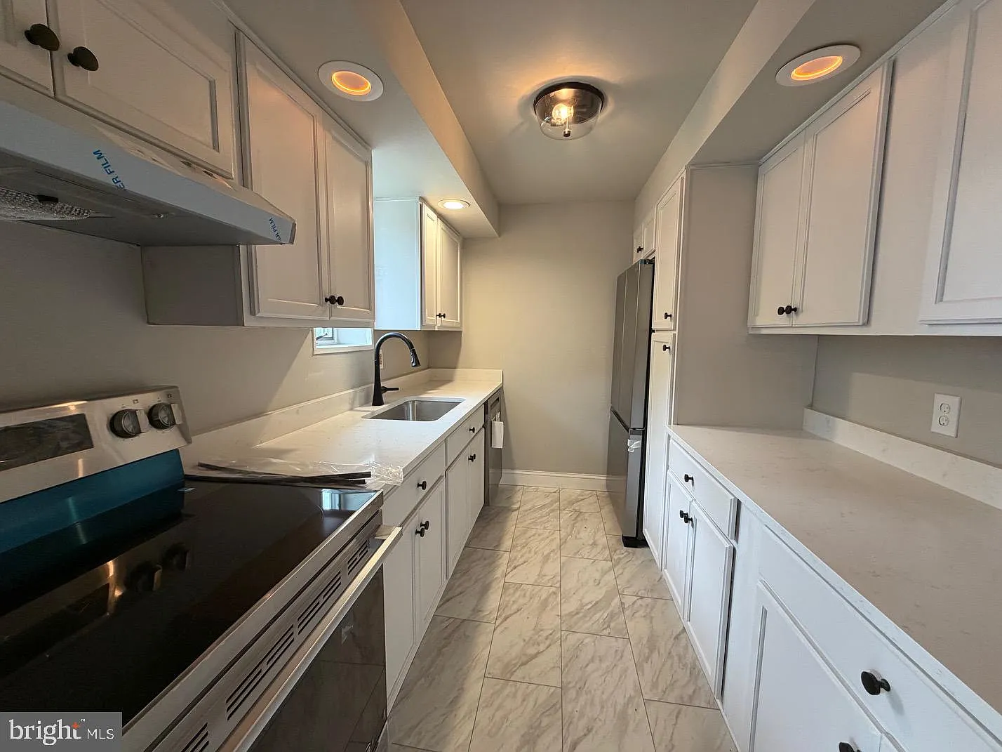 3 bed, 1450 sqft, $2,550 — Photo 2