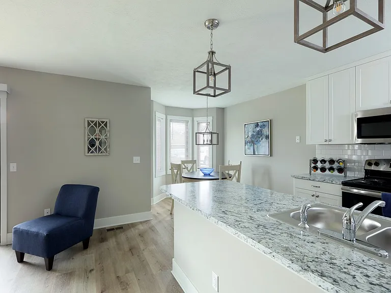 Oak Tree Apartments — Photo 28