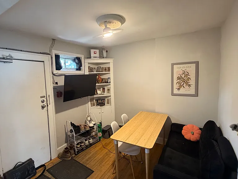156 James St S #5 — Photo 12