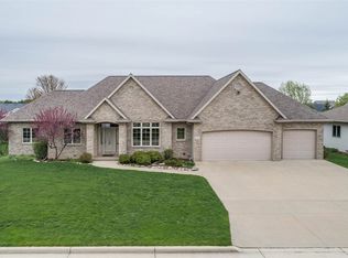 1248 Nature Trail Dr, Neenah, WI 54956